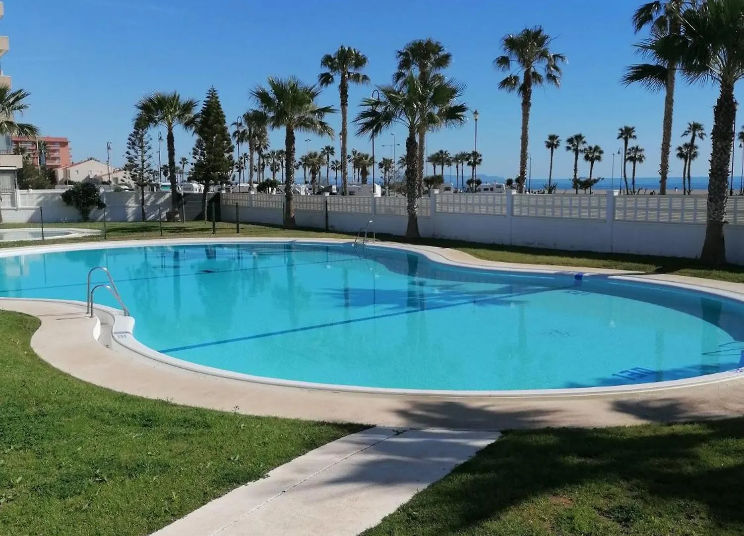 Sybarix Beach: 1ª Linea De Playa location